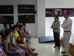 La delegada provincial de Economía en Huelva, Manuela de Paz, junto al alcalde  
