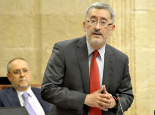 Antonio Ávila, consejero de Economía, Innovación y Ciencia, en el parlamento