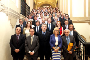 El consejero de Economía, Antonio Ávila, en la firma de convenios que ha tenido 