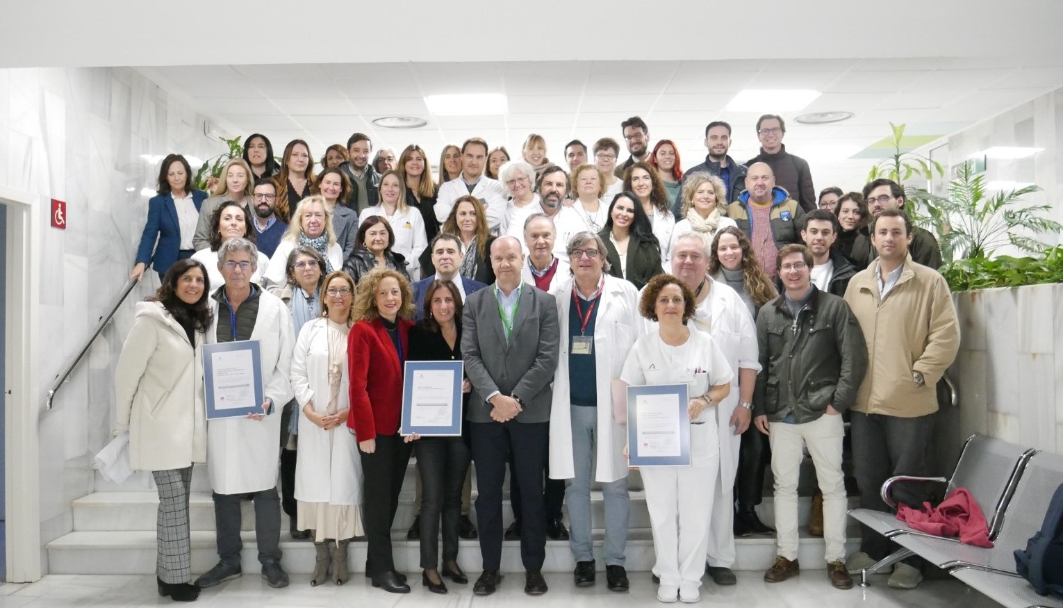 Entrega de certificación a 3 unidades del HU Virgen del Rocío_181223