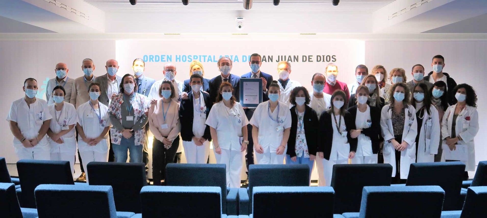 Entrega de certificación al Hospital San Rafael de Granada Orden Hospitalaria San Juan de Dios