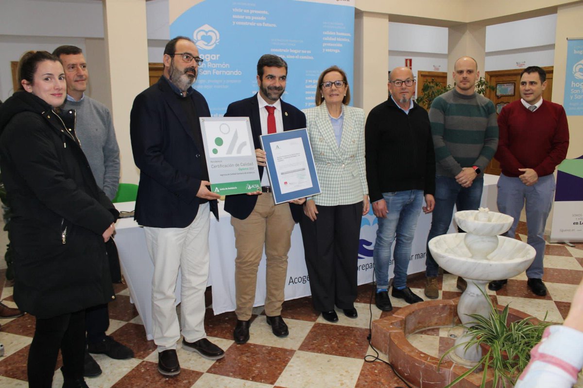 Entrega certificación a la Residencia de menores Fundación San Ramón y San Fernando de Loja_190124