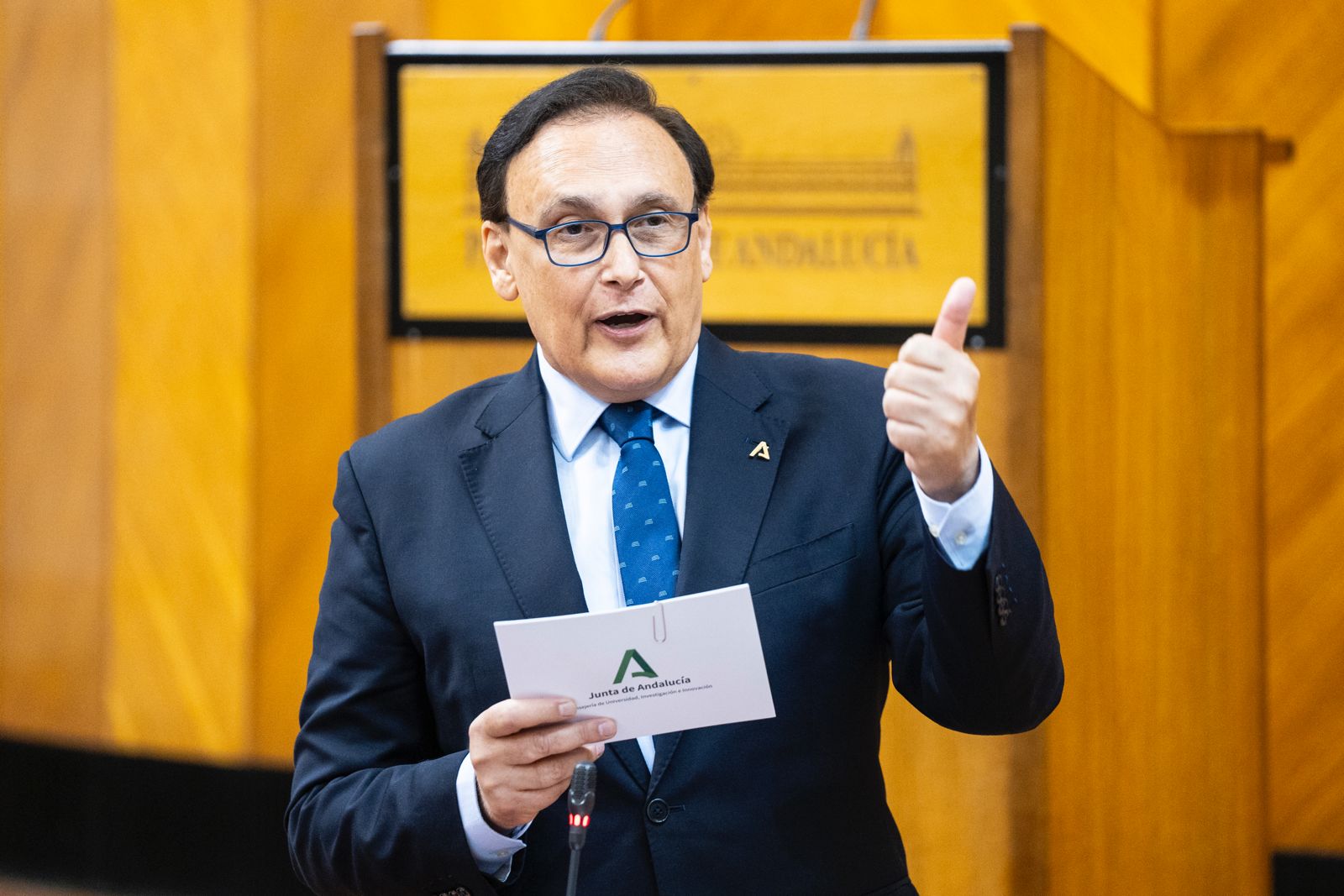 Gómez Villamandos en el pleno del Parlamento