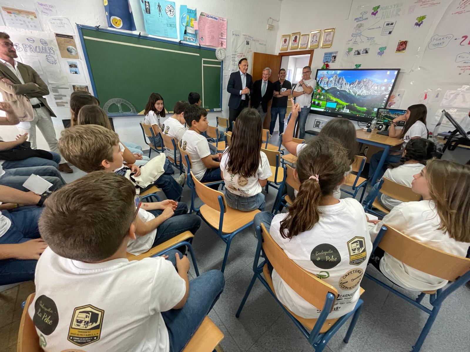 Villamandos conoce los proyectos relacionados con el ámbito espacial del Colegio San Ignacio del Viar