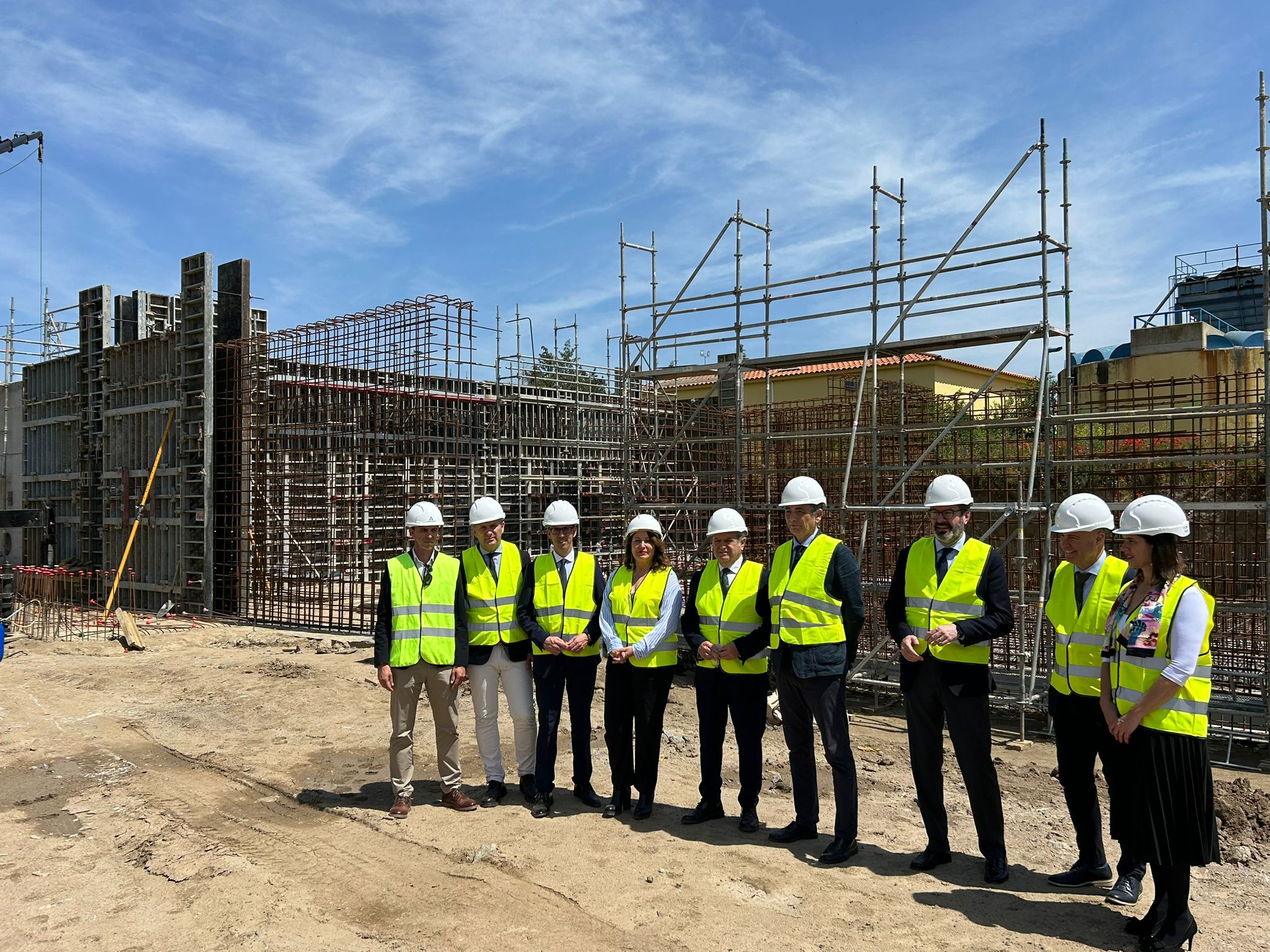 La consejera de Agricultura, Carmen Crespo, en las obras de la EDAR de Pozoblanco.