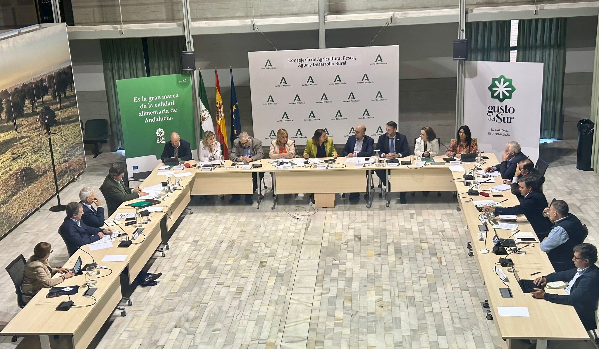 Reunión de la mesa de Interlocución, presidida por la consejera de Agricultura, Carmen Crespo.