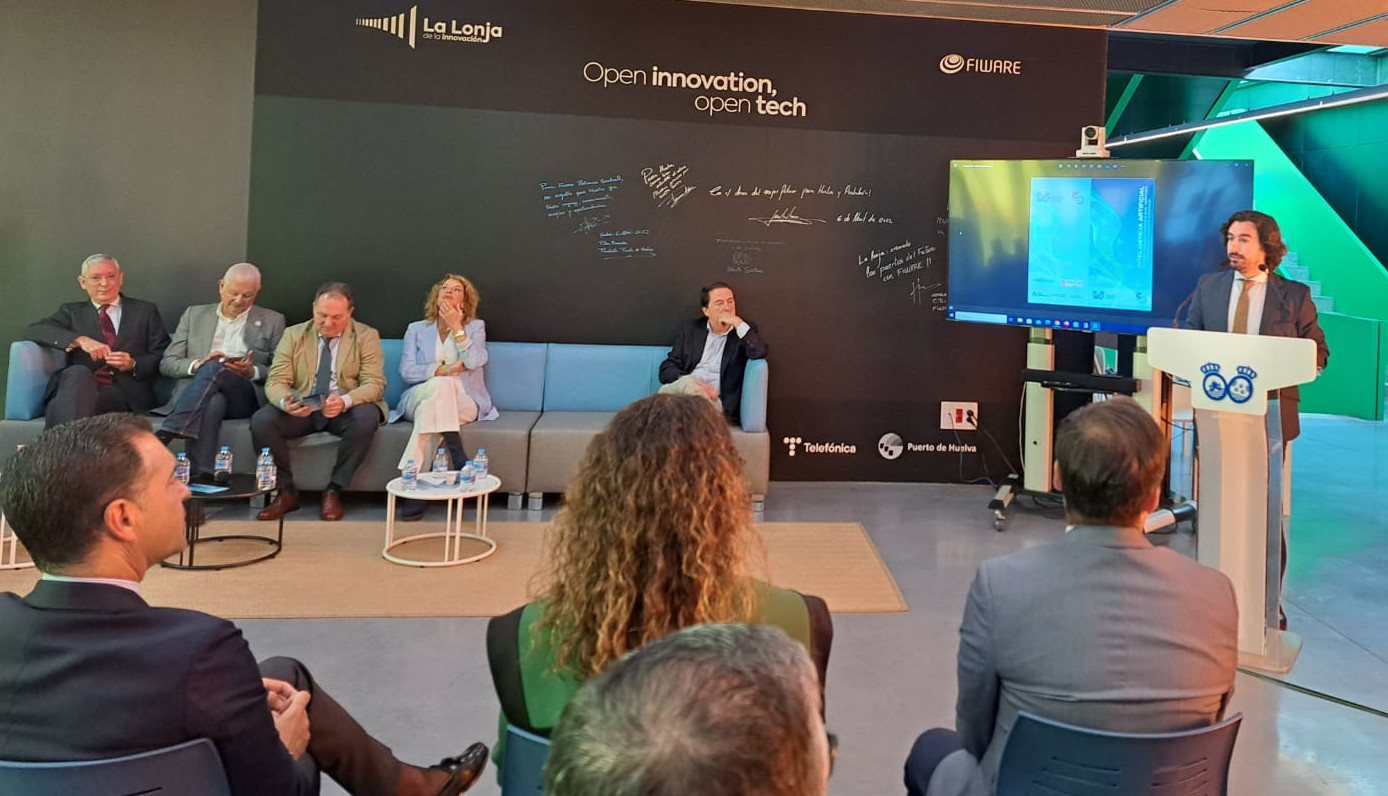 El director general de Fomento del Emprendimiento durante la jornada en Huelva sobre IA