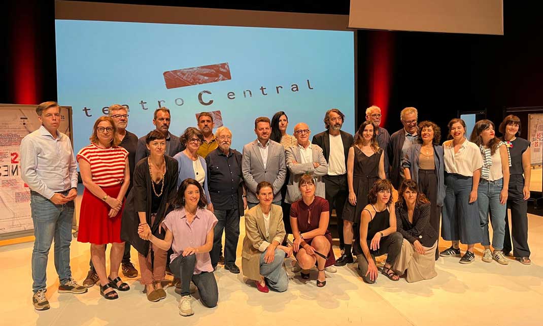 Asistentes a  la presentación de la programación de la temporada 2425 del Teatro Central 