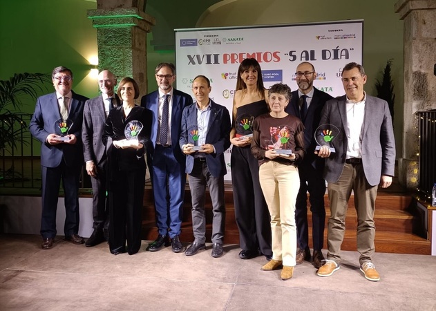 La secretaria general de AGAPA, junto al resto de premiados por la Asociación 5 al día, el pasado 7 de marzo