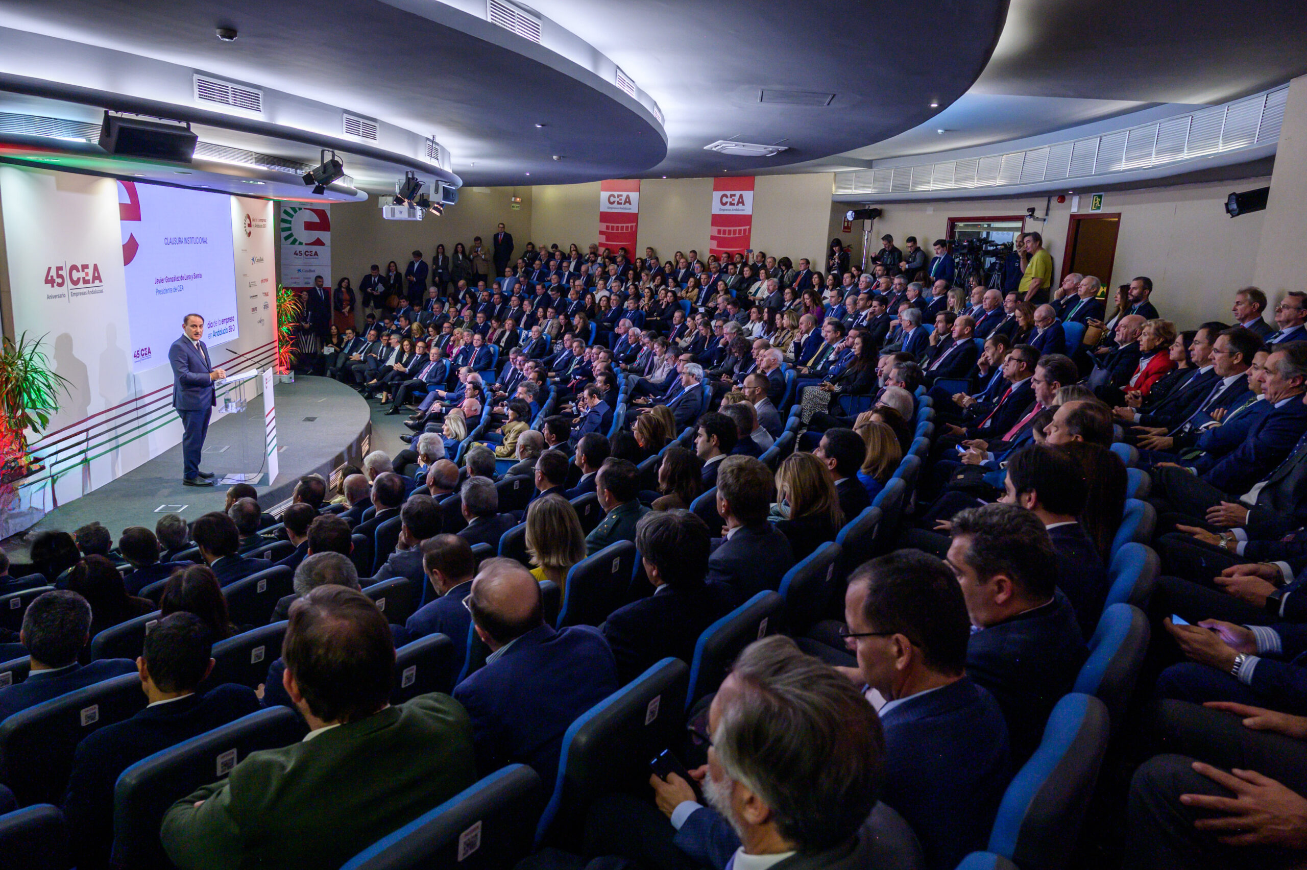 Vista general del auditorio durante la celebración del Día de la Empresa