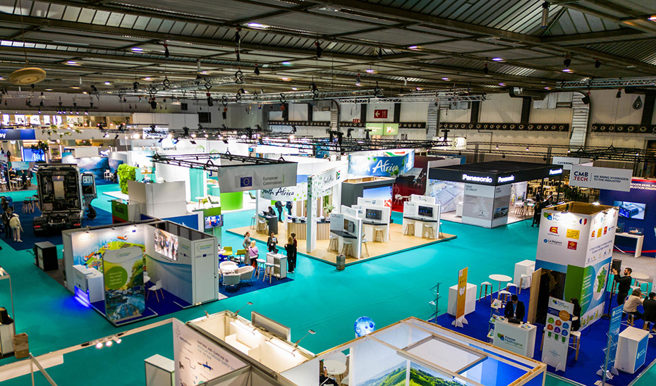 Vista general de los stand participantes en la Semana Europea del Hidrógeno en 2023.