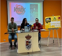 Rueda de prensa en la que se encuentra el joven emprendedor Antonio Expósito Chércoles