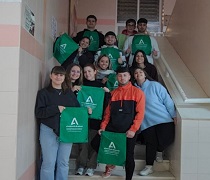 Charla informativa del IAJ a los jóvenes del IES La Orden en Huelva