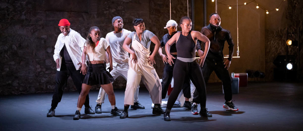 Espectáculo de la compañía Via Katlehong (totografía @ F.Couvreur)