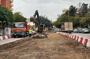 Obras de demolición de la mediana en calle Hilera.