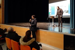 Reunión con vecinos en Churriana de la Vega.