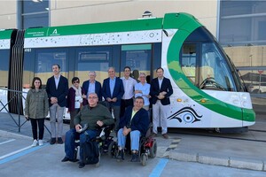Visita a las nuevas unidades móviles del metro de Málaga.