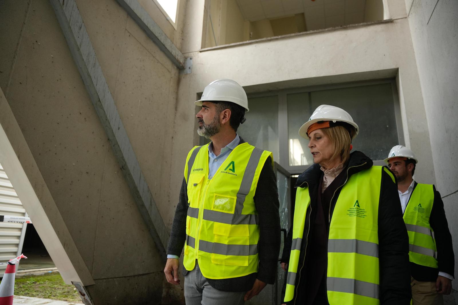 El consejero Ramón Fernández-Pacheco visita las obras del Laboratorio Agroalimentario de Jerez.