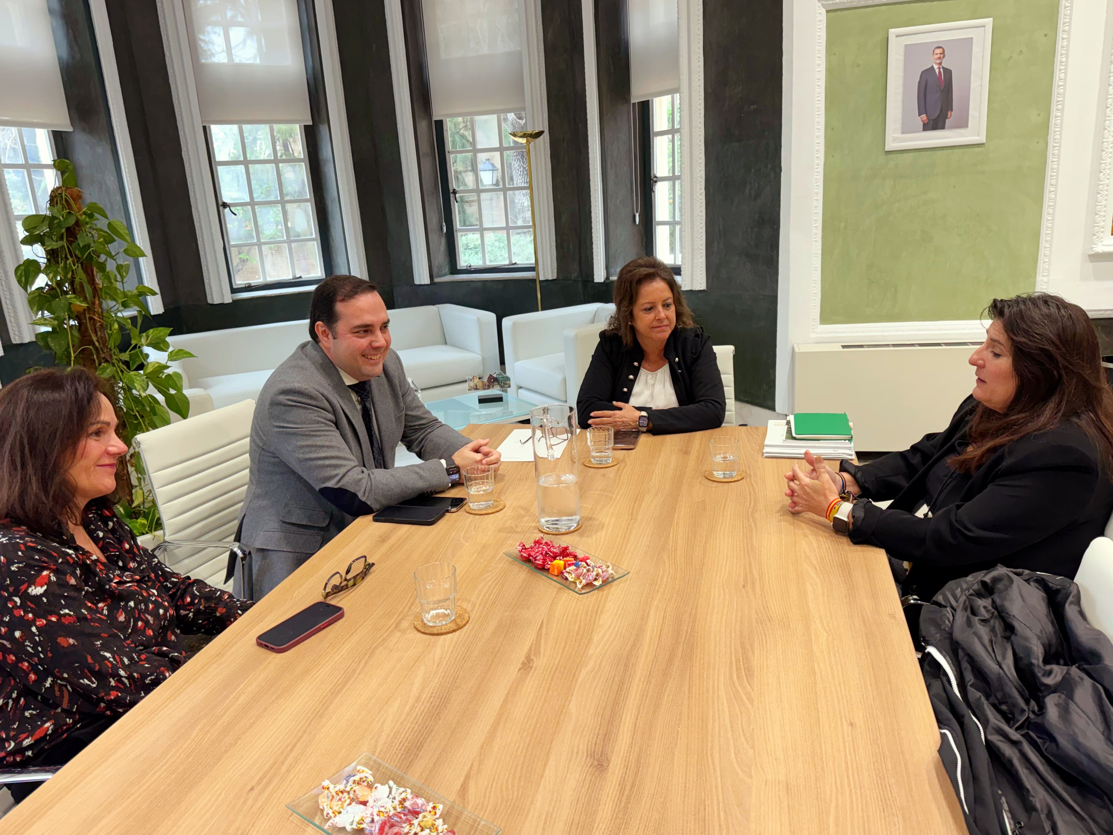 La consejera se ha reunido con la viceconsejera de Transición Ecológica del Ejecutivo canario, Julieta Schallenberg.