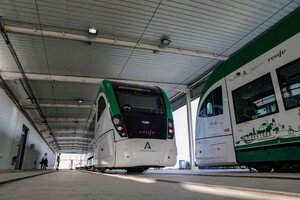 Unidades móviles en las cocheras del Tranvía de la Bahía de Cádiz.