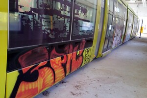 Los trenes del tranvía de Jaén han sido vandalizados.