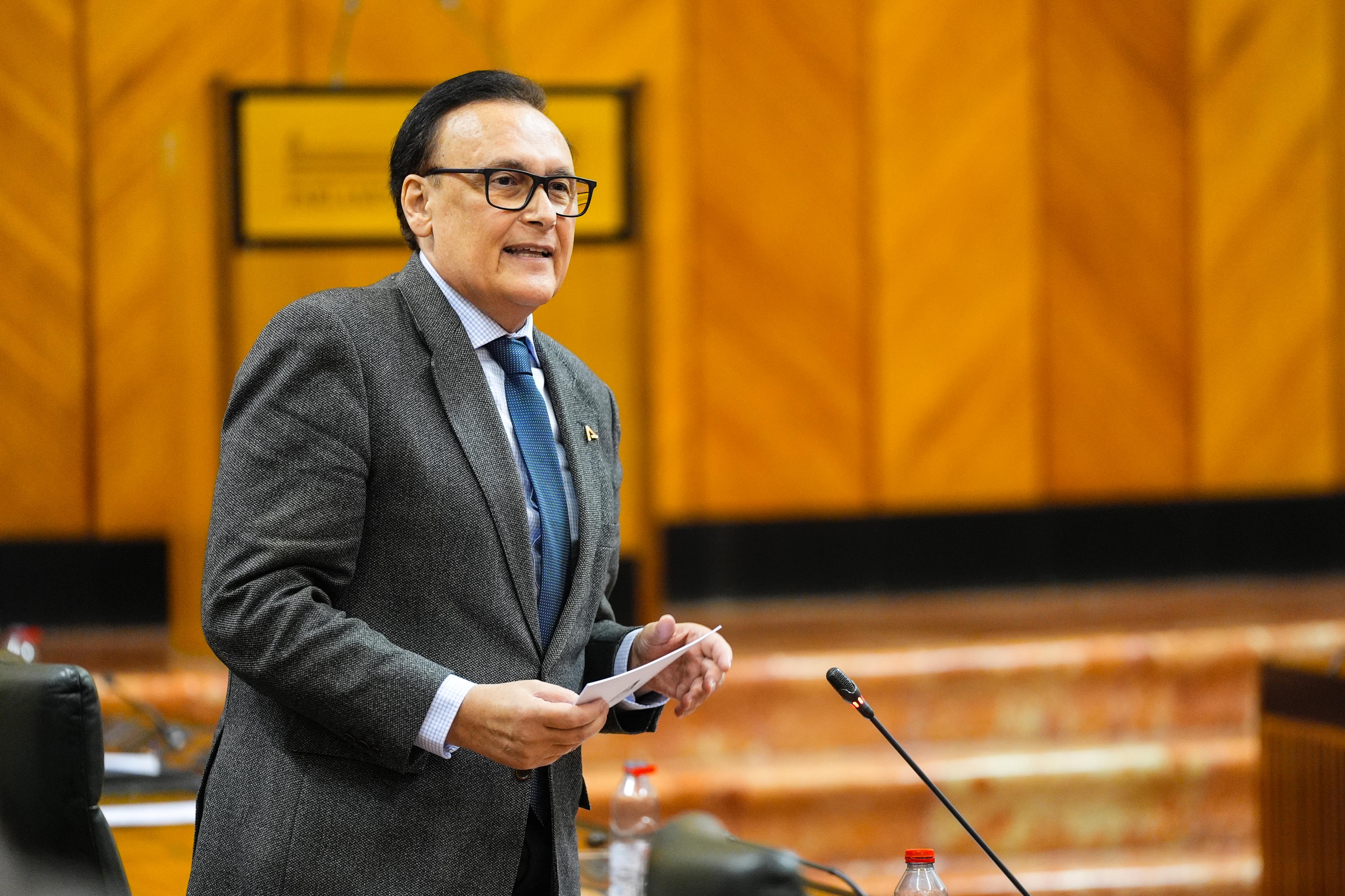 Villamandos en el pleno del Parlamento