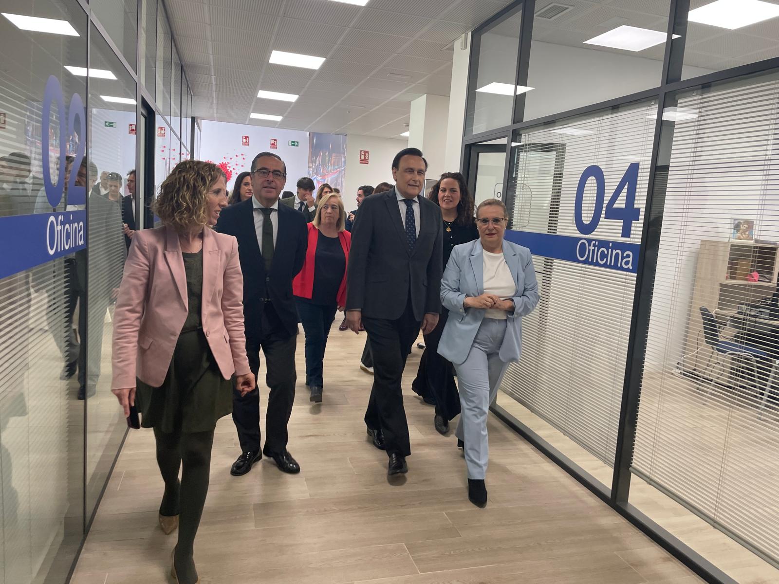  Gómez Villamandos preside la firma del convenio con el Ayuntamiento de la localidad, que permite la cesión gratuita de las instalaciones para la prestación de este servicio