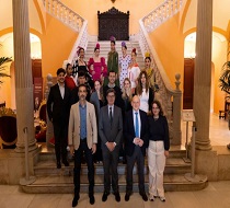 Un total de 35 jóvenes diseñadores presentarán 139 trajes de flamenca