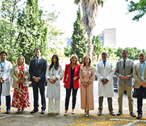 Foto de familia de cargos políticos, institucionales y sanitarios