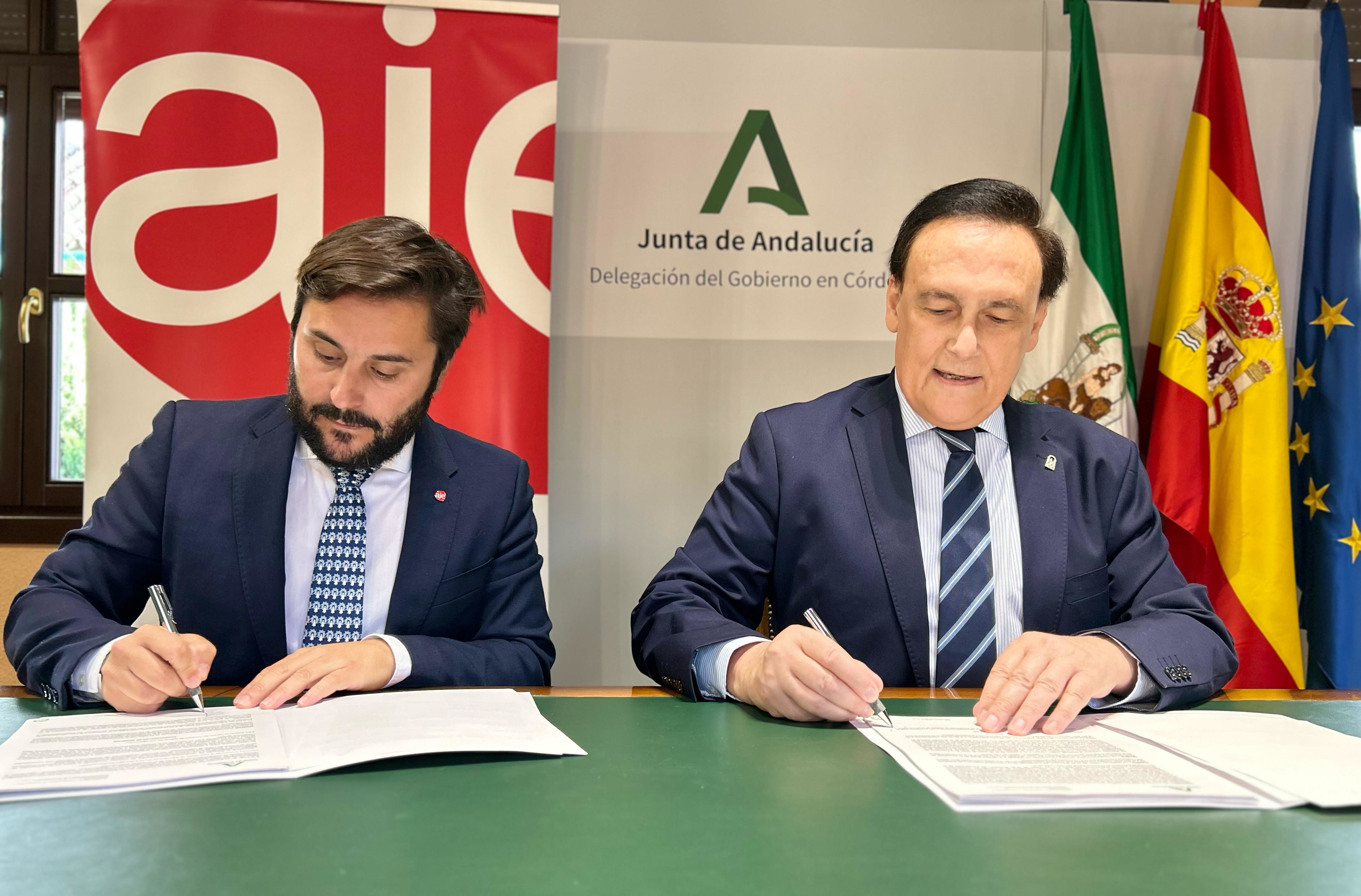 Villamandos y el presidente de AJE