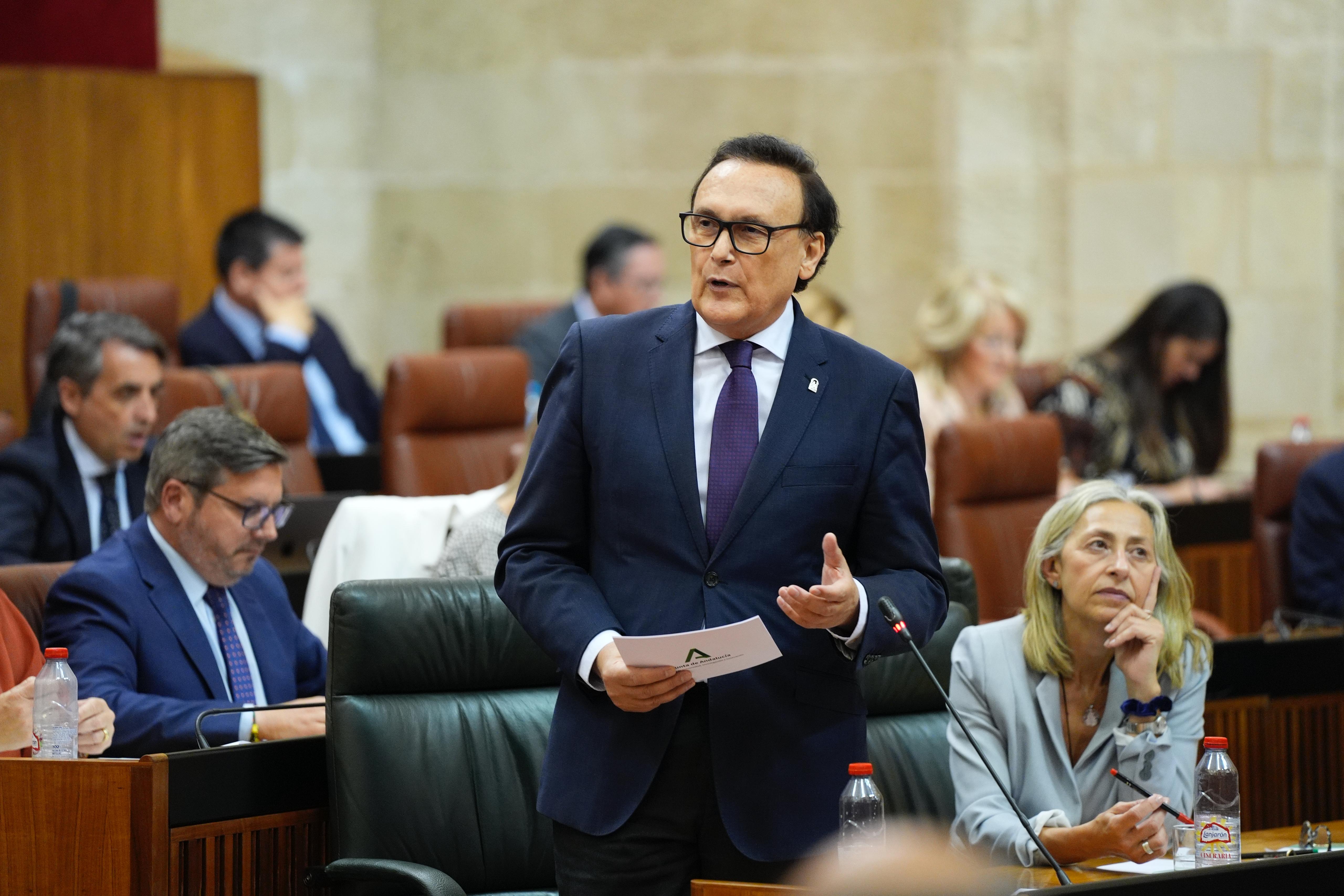 José Carlos Gómez Villamandos durante su intervención en el Pleno del Parlamento