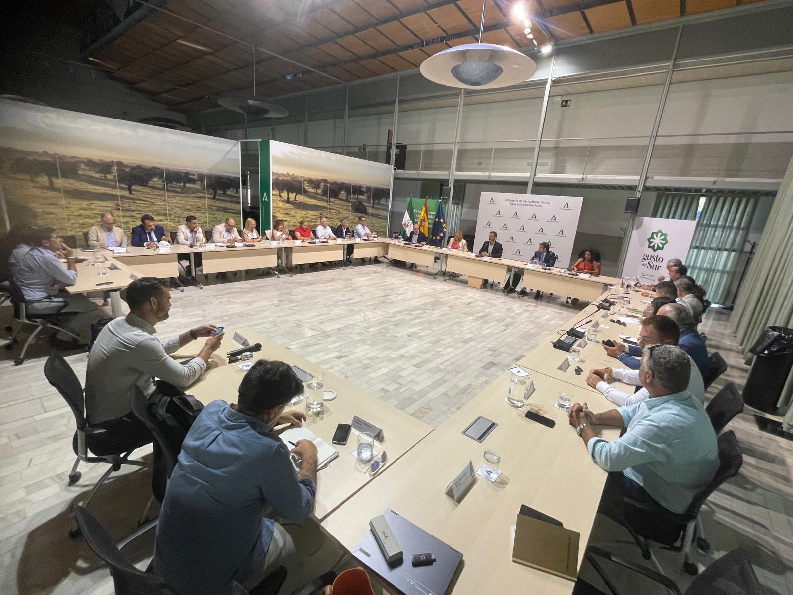 Ramón Fernández-Pacheco preside la Mesa de Interlocución Pesquera.