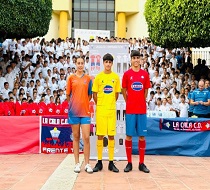 Más de 400 jóvenes se dieron cita en la plaza Gloria Fuertes de La Cala del Moral en este evento