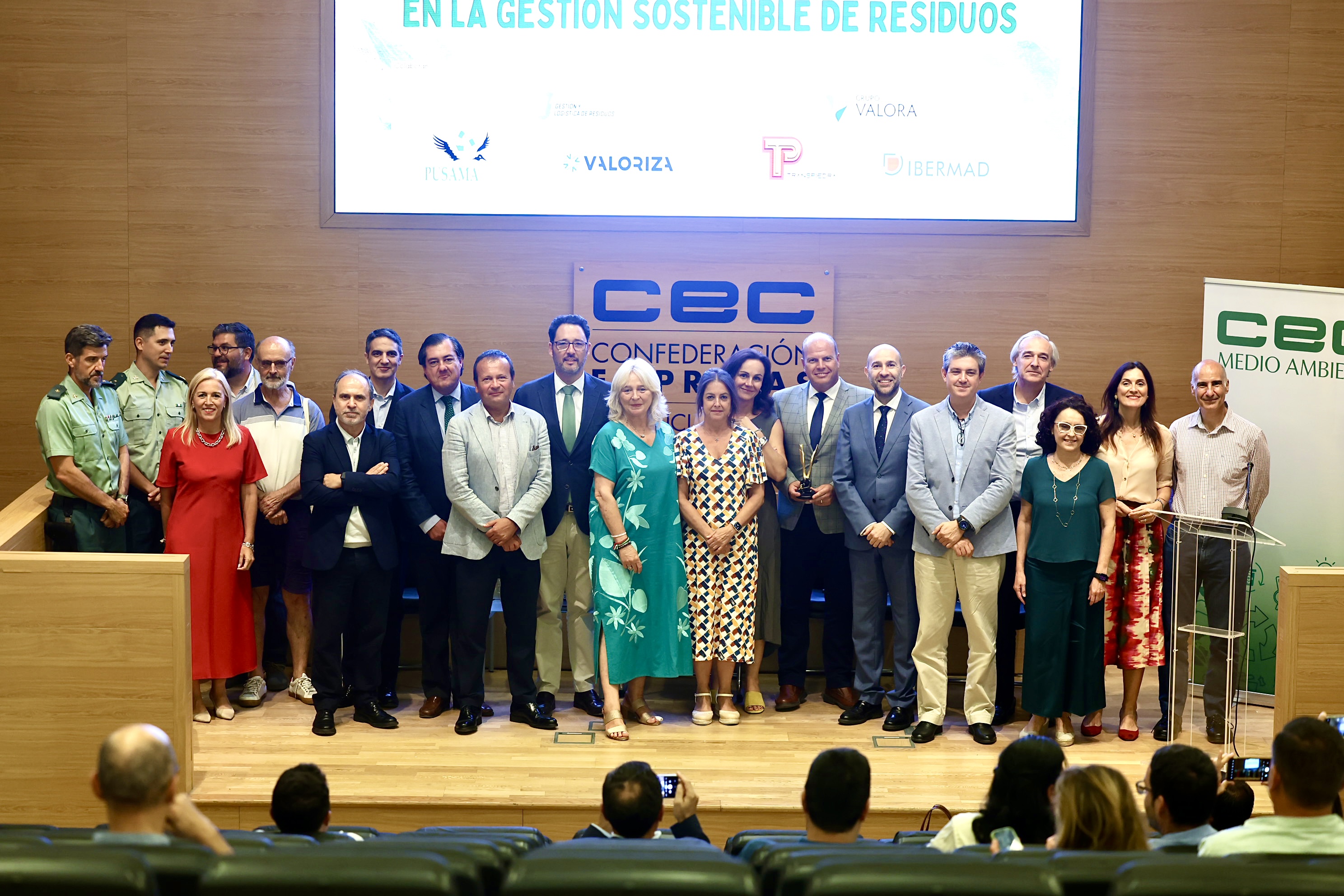 La consejera ha clausurado la jornada, junto con el presidente de la CEC.