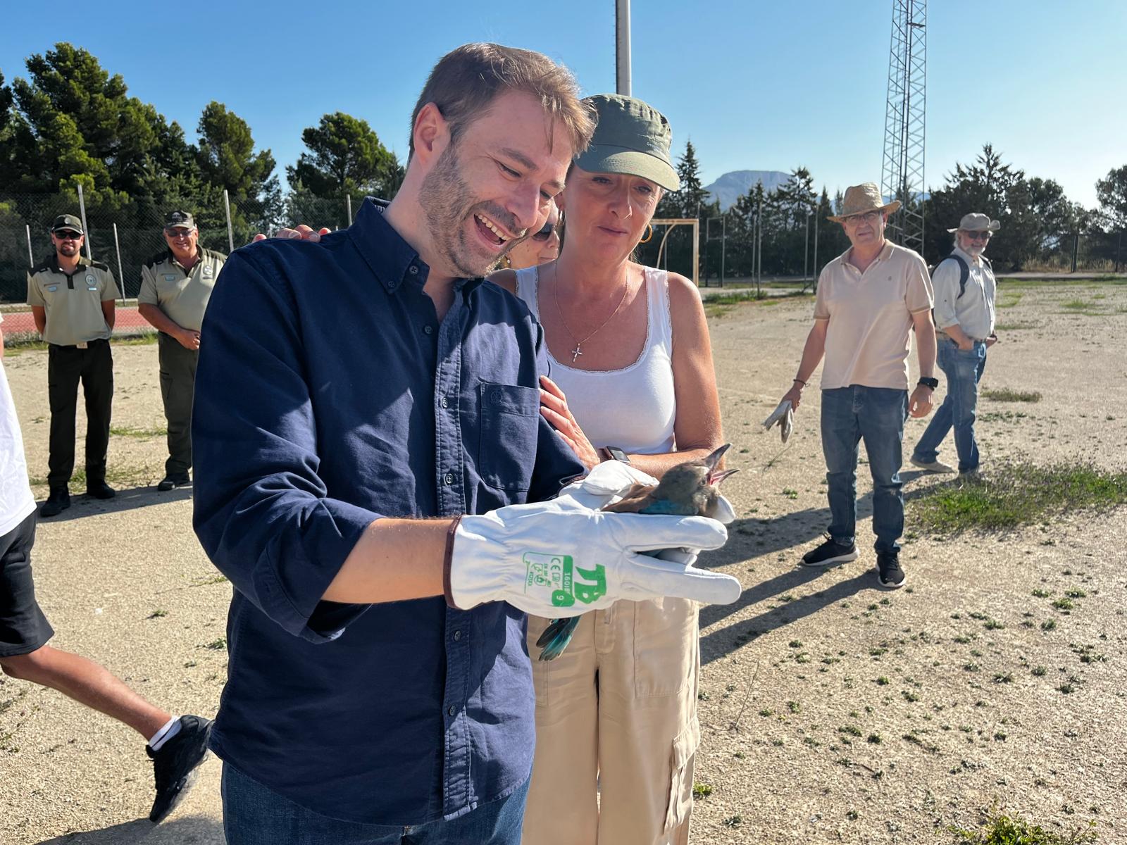 La delegada del Gobierno en Almería, Aranzazu Martín, ha participado en la suelta.