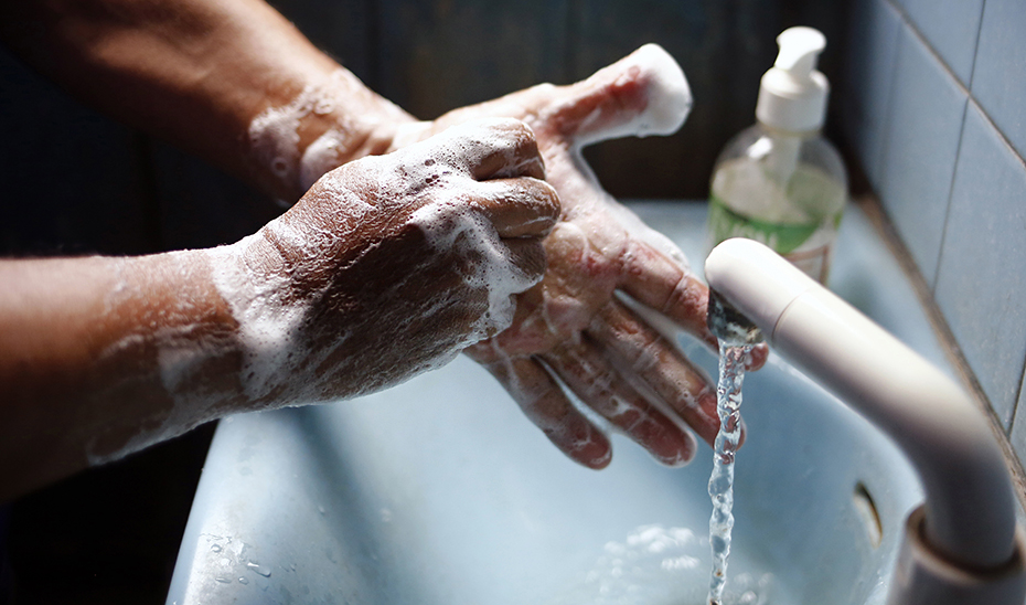 El isopropanol es un componente esencial para la fabricación de geles hidroalcohólicos y desinfectantes de manos.