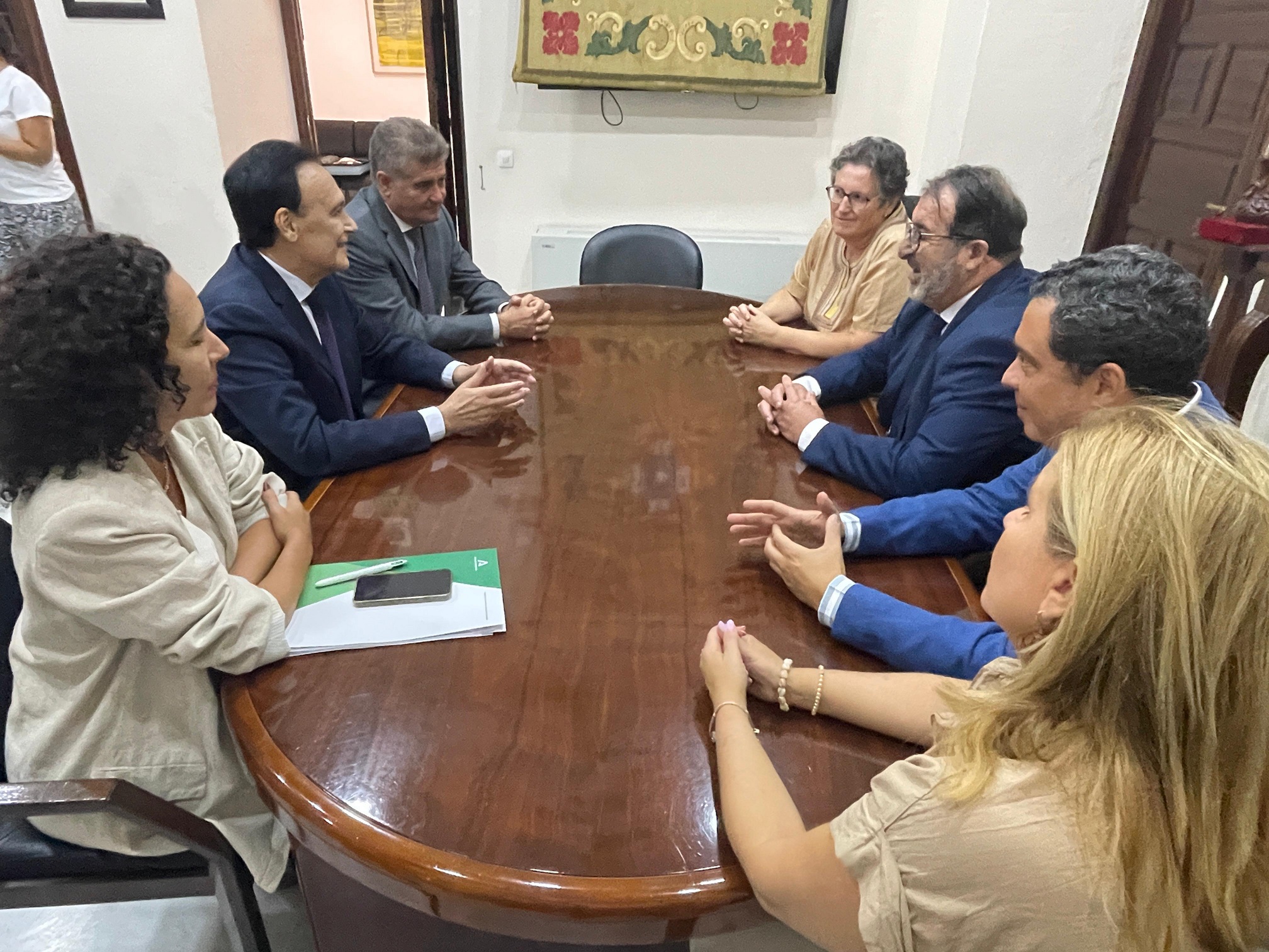 Reunión de Villamandos con el alcalde de Carmona