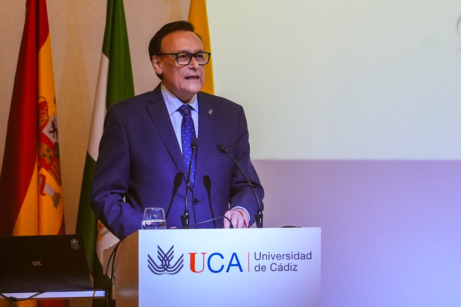 Villamandos en la UCA