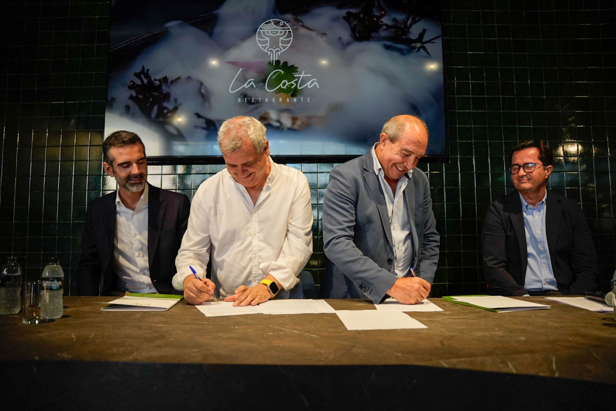 Ramón Fernández-Pacheco participa en la firma del convenio entre La Costa y la Escuela Agraria Vícar.