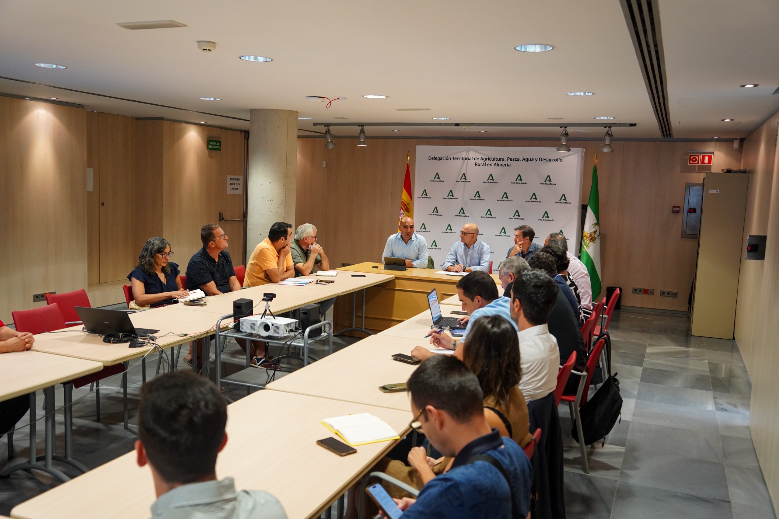 Mesa de trabajo con todo el sector agrario en Almería.