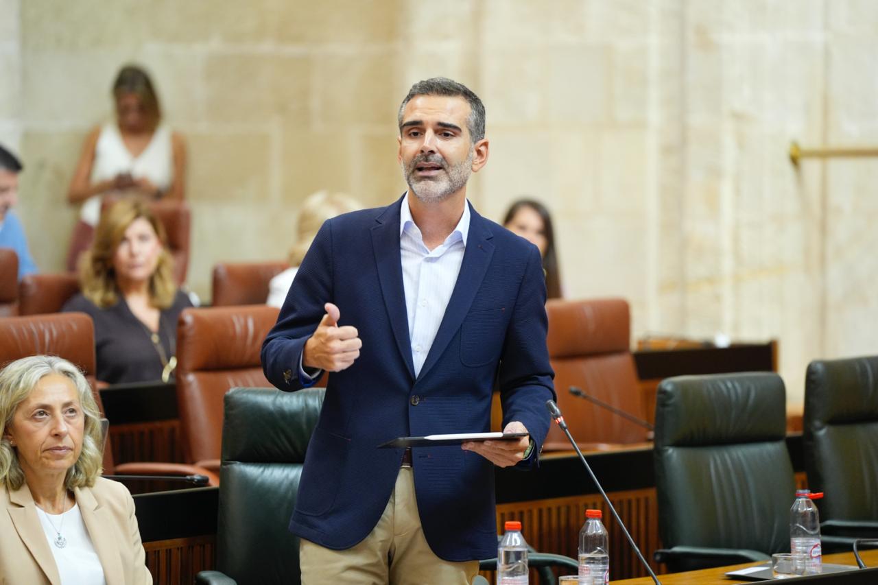 Fernández-Pacheco en el Parlamento.
