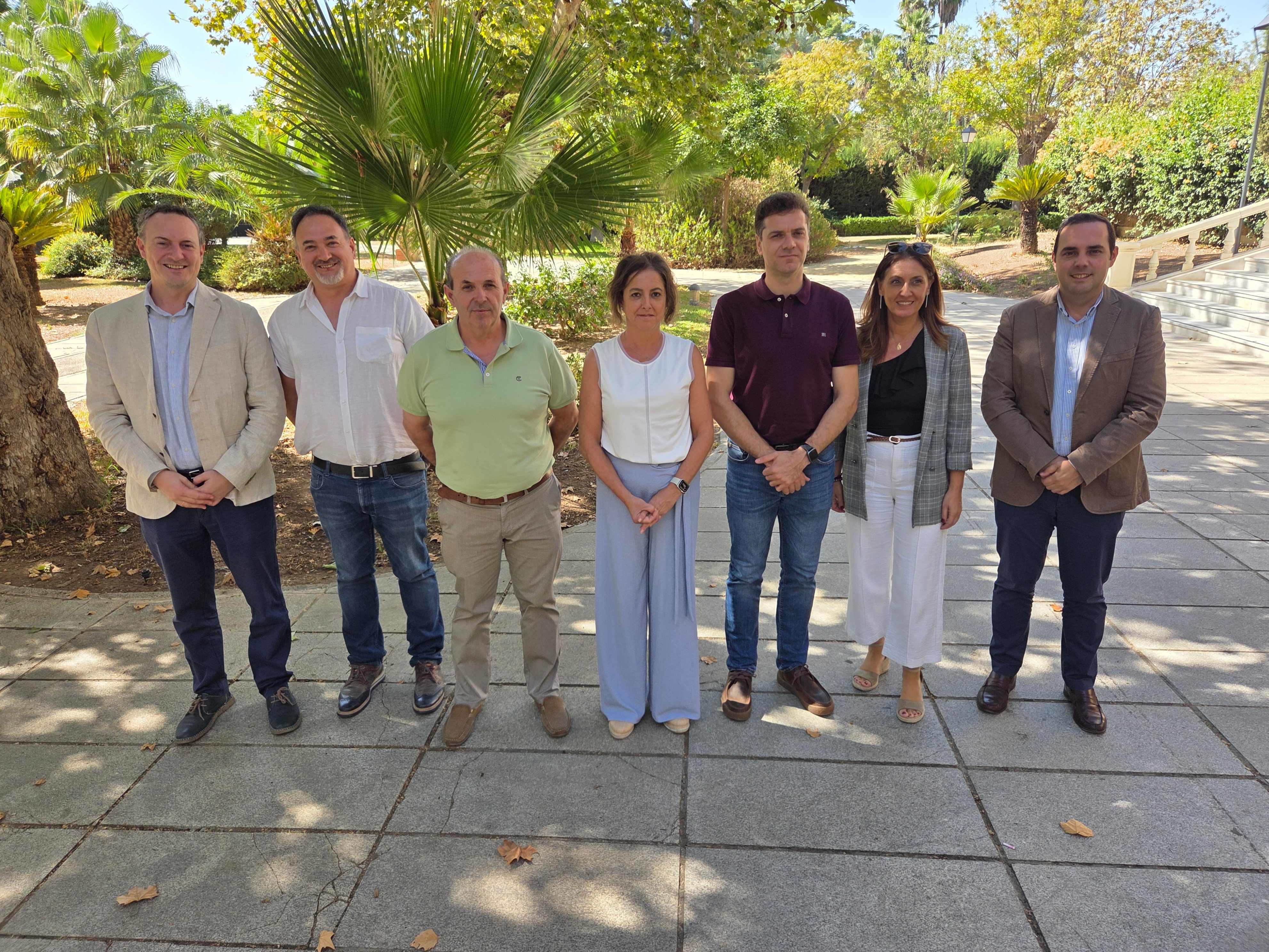 Catalina García se ha reunido con el secretario general de la Unión de Pequeños Agricultores y Ganaderos (UPA) Andalucía, Jesús Cózar.