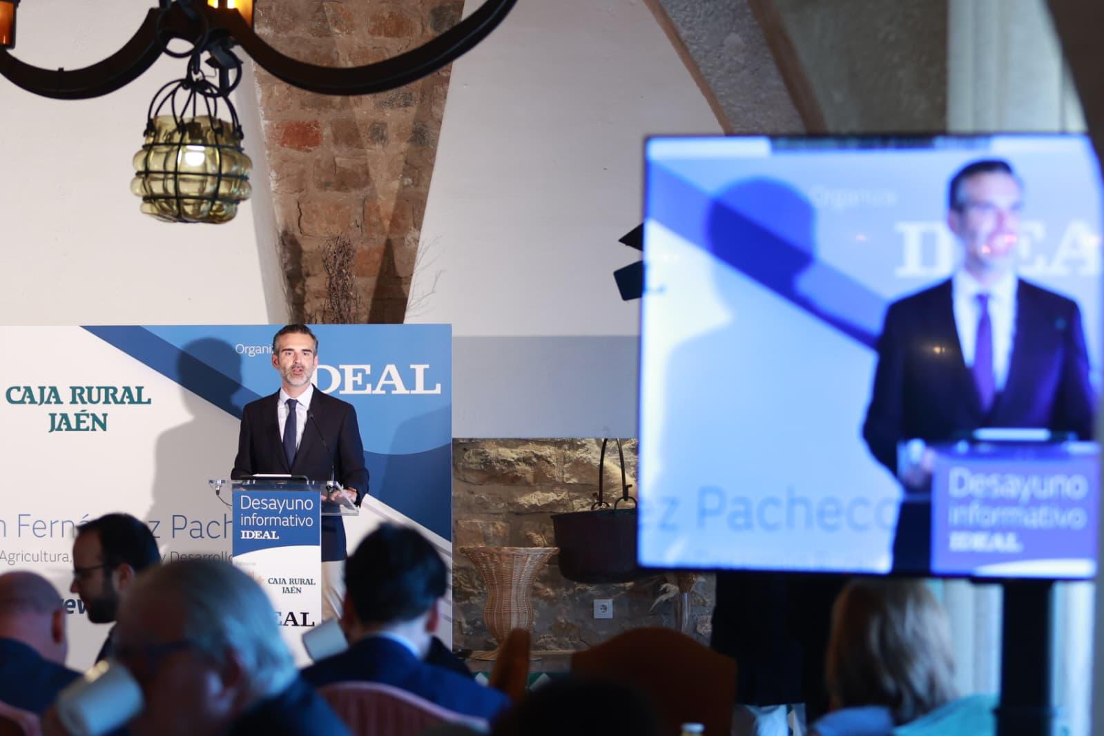 Fernández-Pacheco interviene en desayuno informativo de IDEAL
