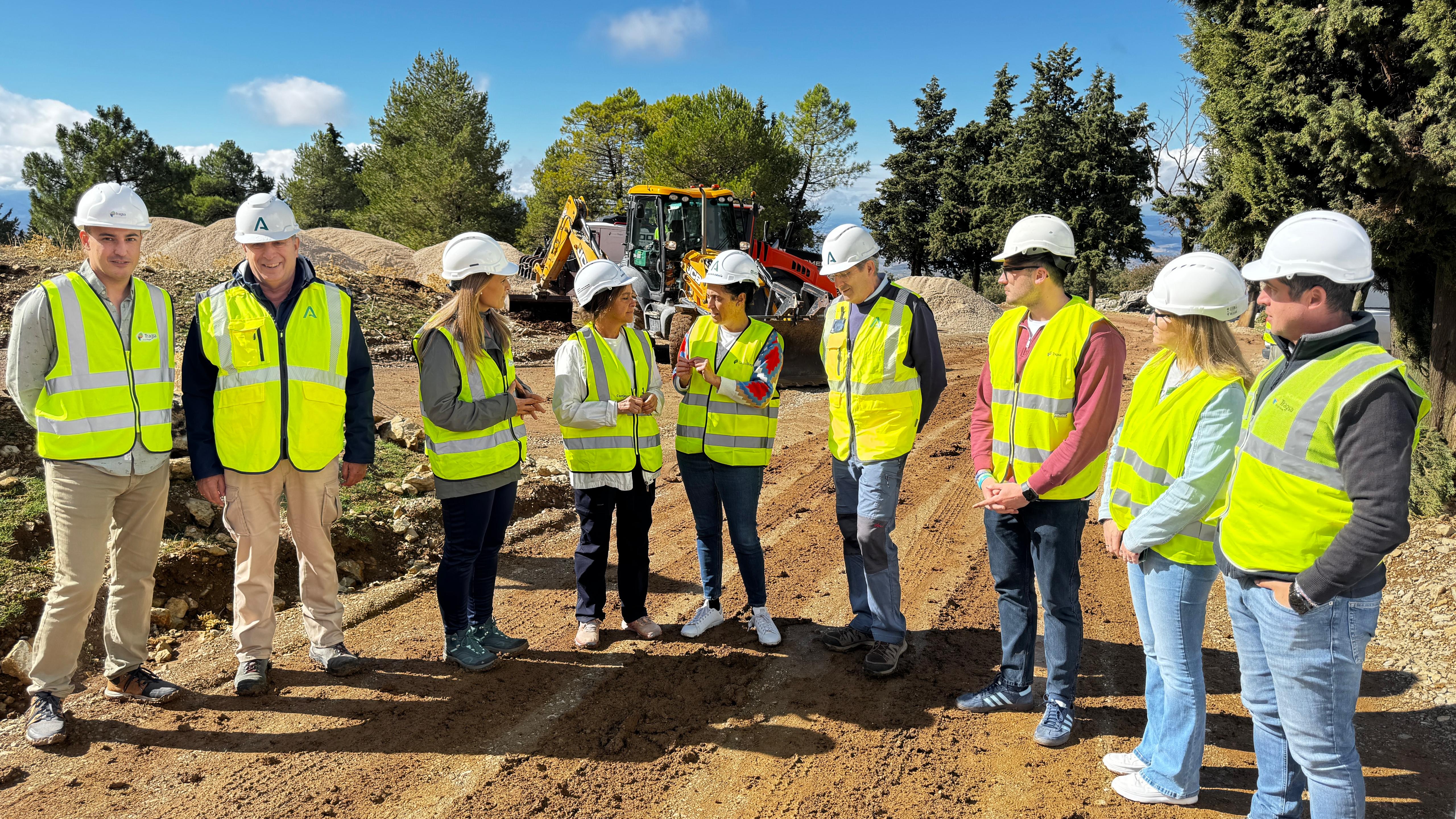 Catalina García visita las intervenciones en caminos y pistas forestales de Cazorla y Quesada.