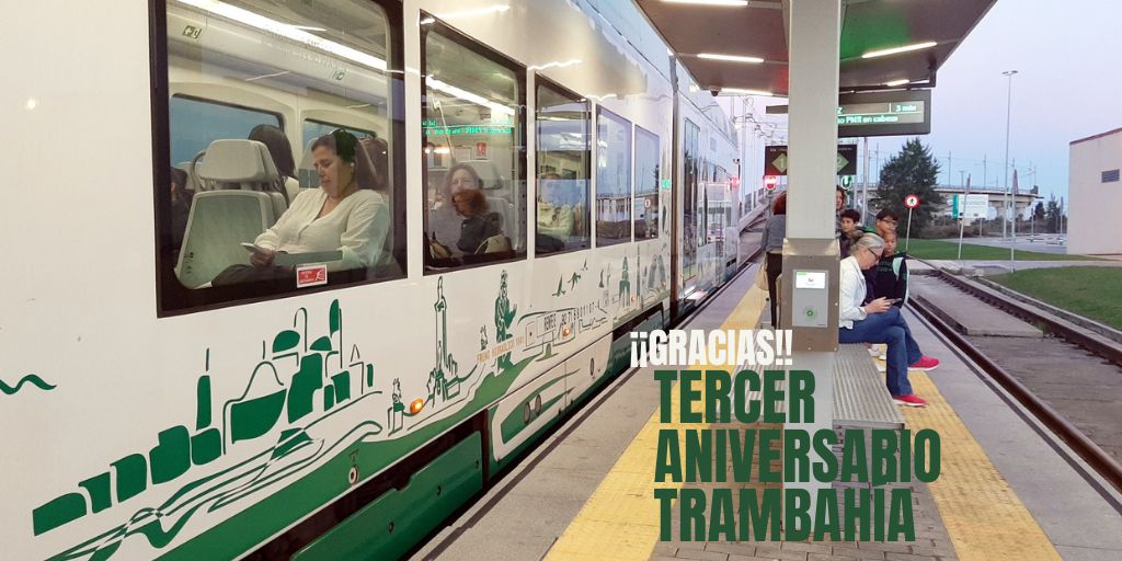 Usuarios del Trambahía.