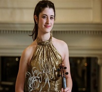 María Dueñas, reconocida como la Mejor Artista Joven del Año en la 48 edición de los premios Gramophone 2025