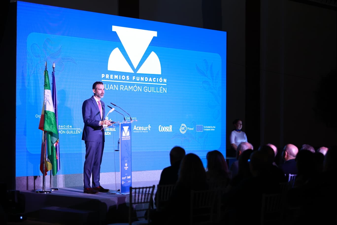 El consejero de Agricultura durante su intervención en la Fundación Juan Ramón Guillén