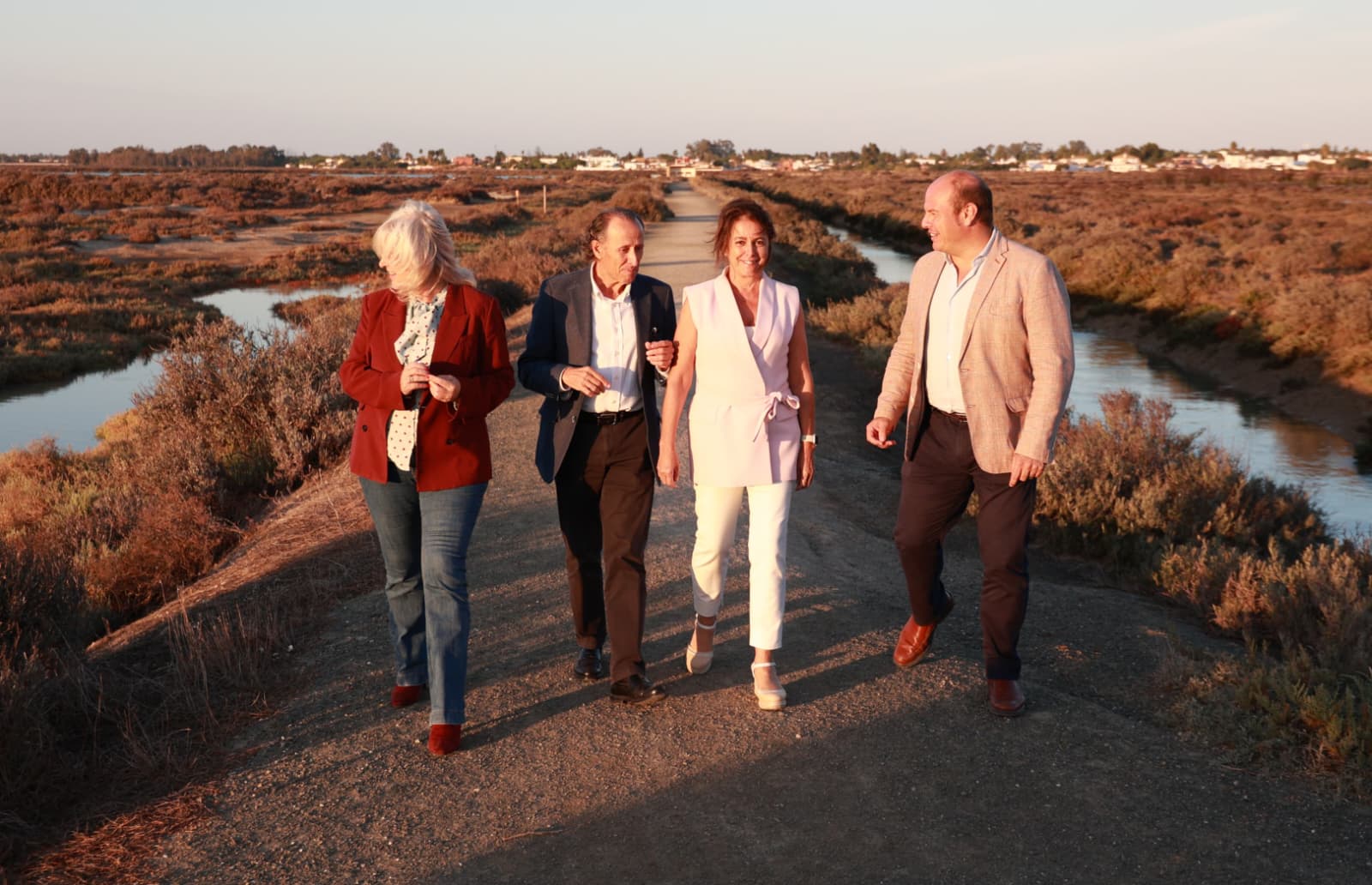 La consejera ha visitado la Salina de Carboneros, en la que la Junta va a intervenir.