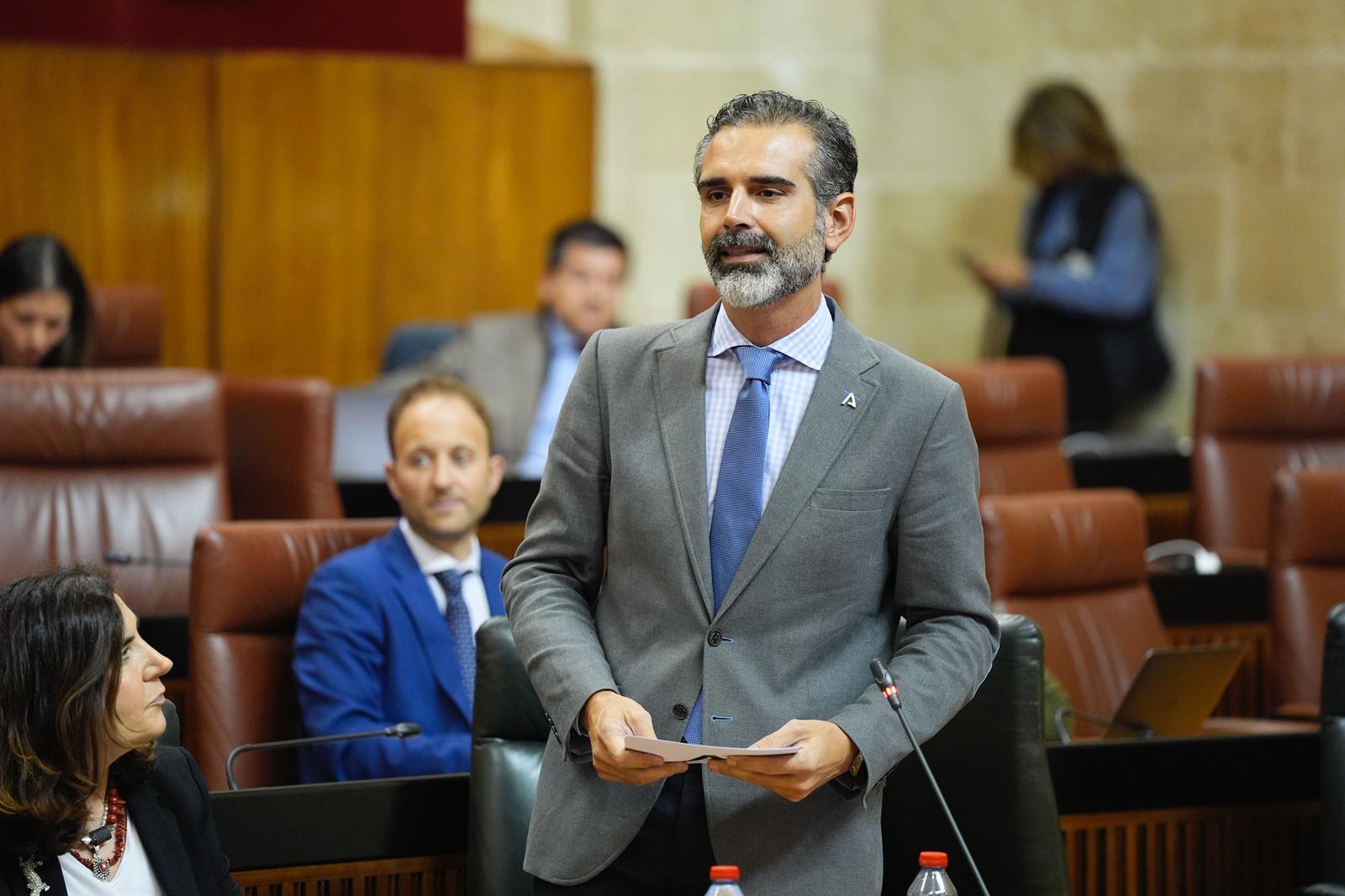 El consejero interviene en el Pleno de Parlamento