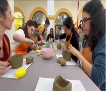 El IAJ ha acudido a la inauguración del taller de Cerámica